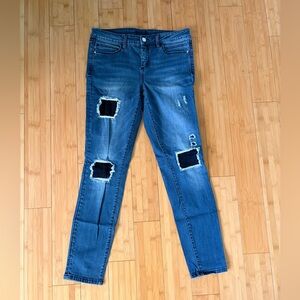 🌟 NWOT BEBE “Patch” Skinny Jeans 🌟